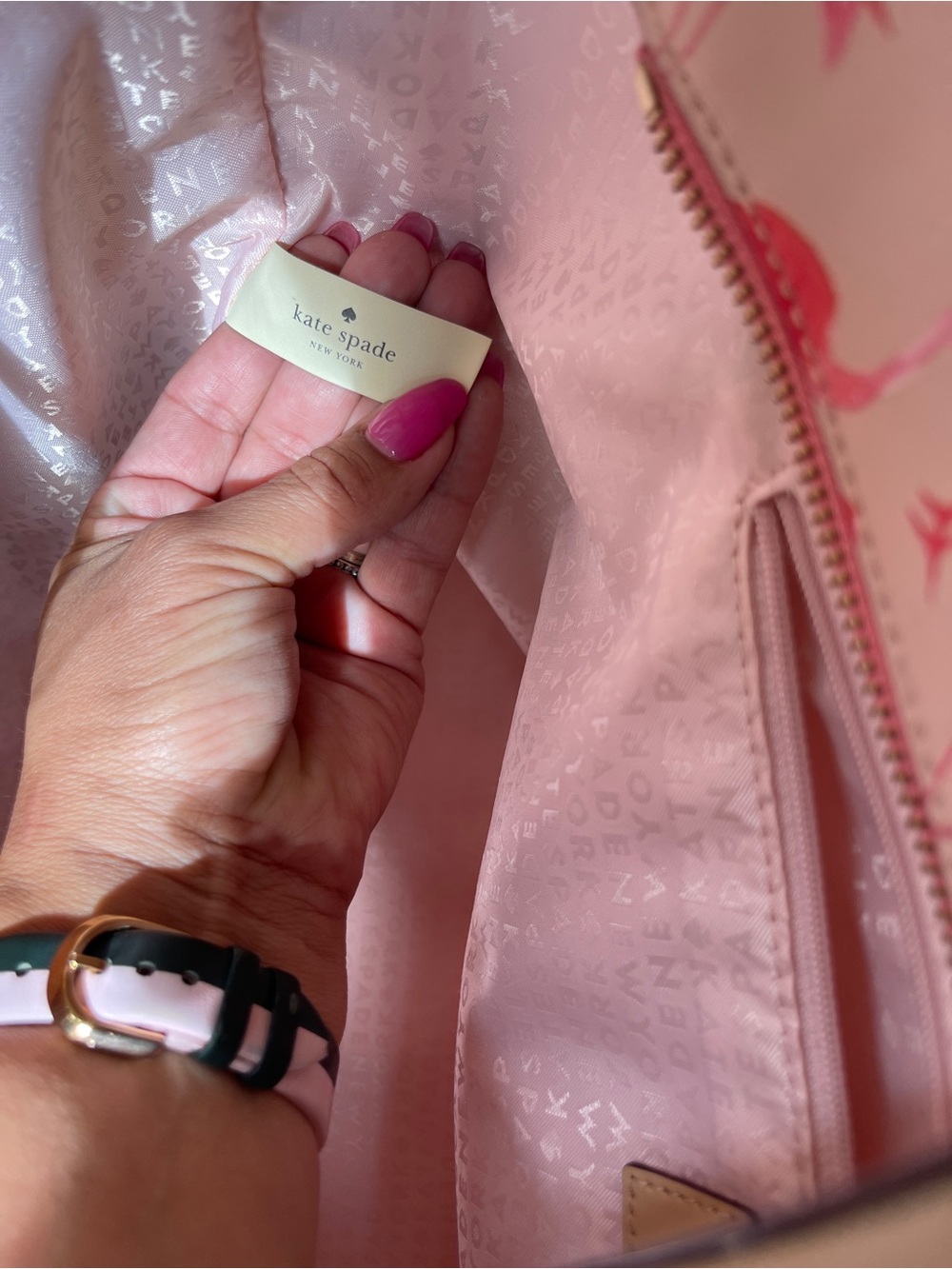 Kate Spade New York
SHORE STREET FESTIVE FLAMINGOS MARGARETA Tote and wallet set - Picture 12 of 16